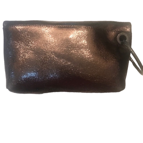 NWT CLUTCH WITH BRACELET HOLDER - Picture 4 of 5
